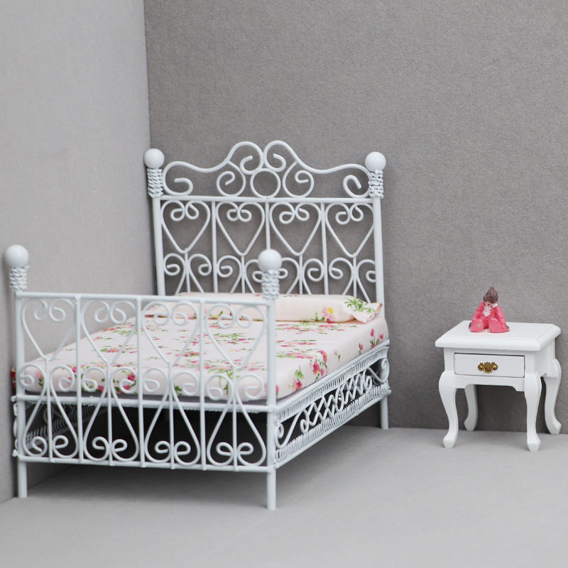 1:12娃娃屋dollhouse迷你家具卧室场景微缩摆件袖珍铁艺双人床