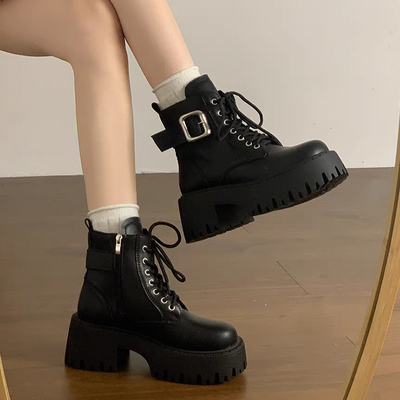 网红爆款小个子增高黑色短靴子