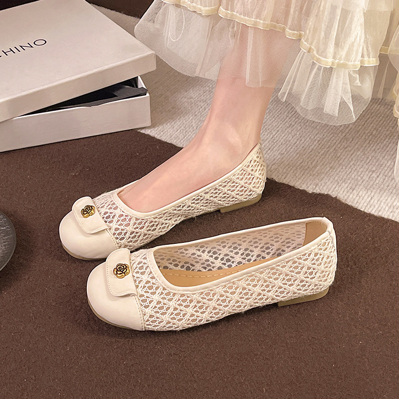 豆豆鞋女2026新款配裙子平底鞋轻便不累脚一脚蹬镂空透气浅口单鞋