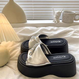 高级感水钻银色凉拖鞋 女2024年夏季 新款 超火厚底增高沙滩一字凉鞋
