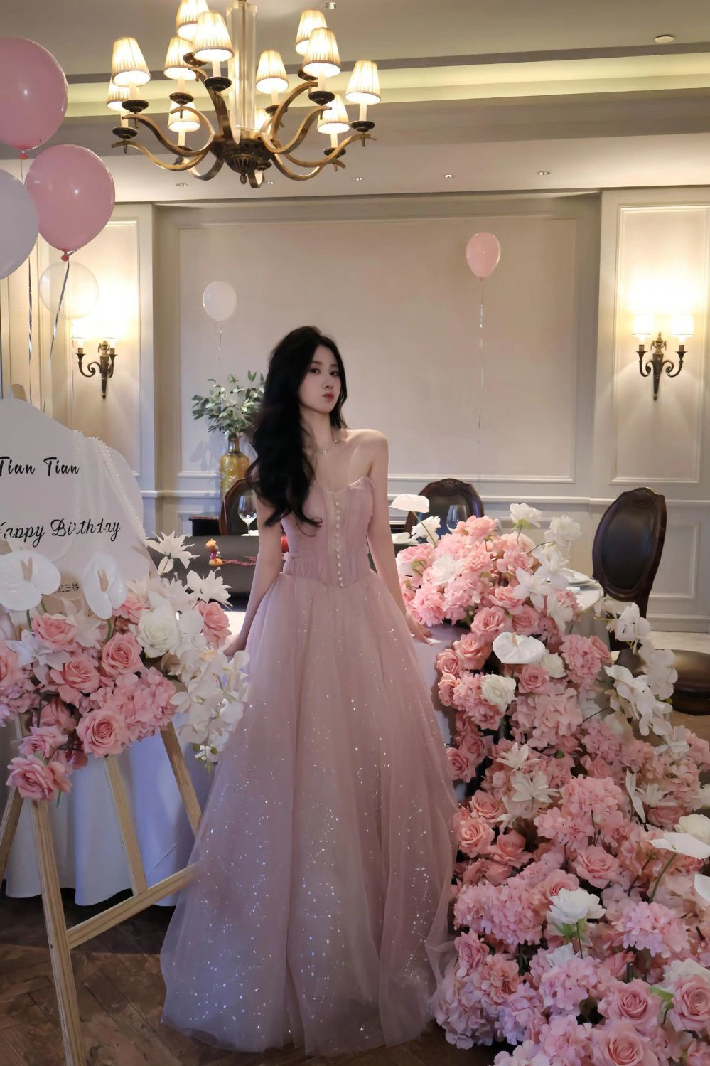 重工抹胸连衣裙高端轻奢小众名媛气质轻婚纱礼服成人礼生日裙