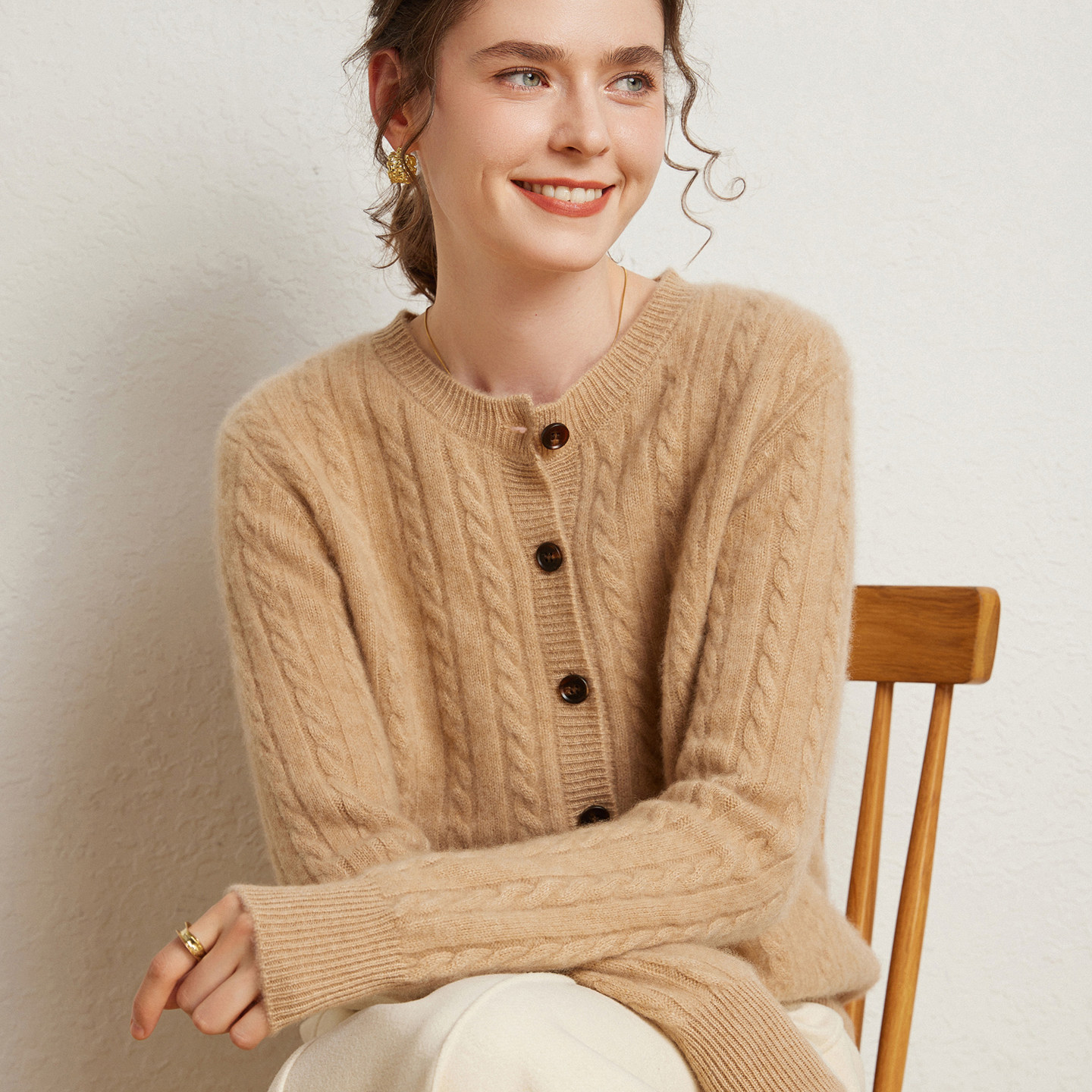 气质优雅麻花圆领山羊绒开衫女外搭纽扣毛衣宽松百搭洋气显瘦外套,女装/女士精品,毛针织衫,淘宝优惠券,粉丝福利购,淘宝优惠卷