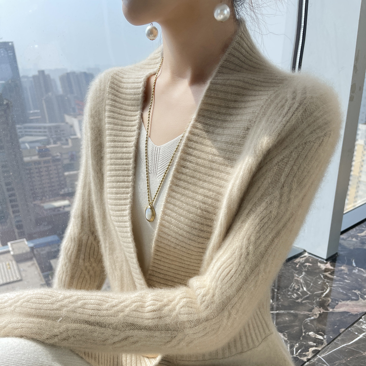 轻奢风鱼尾下摆V领山羊绒开衫女百搭牛角扣外搭时尚显瘦针织外套,女装/女士精品,毛针织衫,淘宝优惠券,粉丝福利购,淘宝优惠卷
