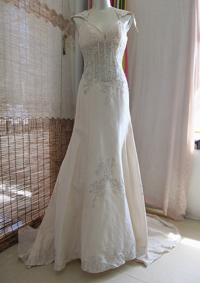 魅惑实拍新款性感透视大拖尾手工钉珠定型新娘婚纱晚礼服孤品