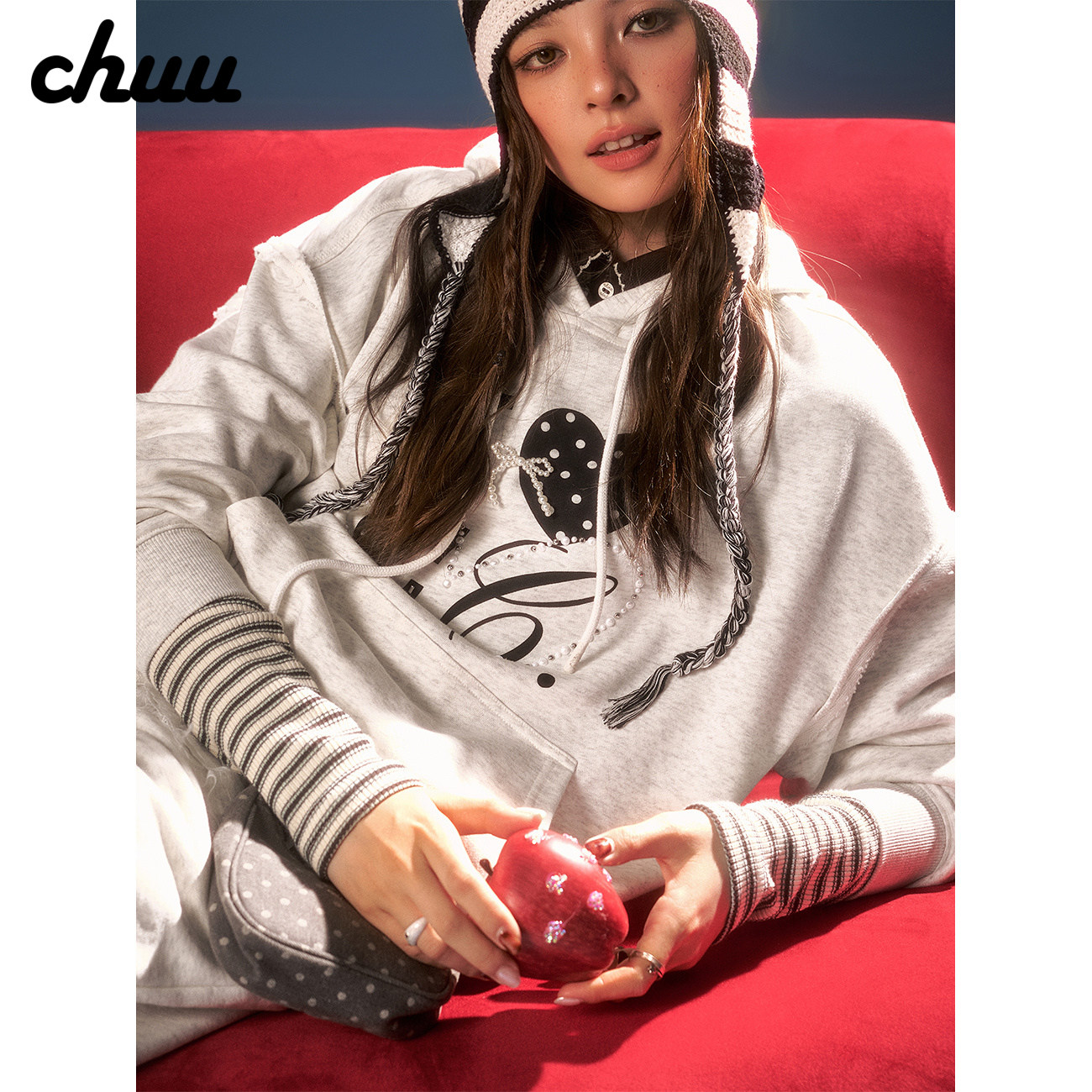 CHUU连帽卫衣女2026早秋新品字母印花钉珠抽绳宽松运动学院风上衣