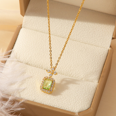时尚百搭绿晶方项链女轻奢高级感吊坠钛钢不掉色甜美锁骨链配