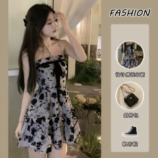 巨好看小众超火显瘦连衣裙夏天纯欲风辣妹吊带a字女夏玫瑰印花