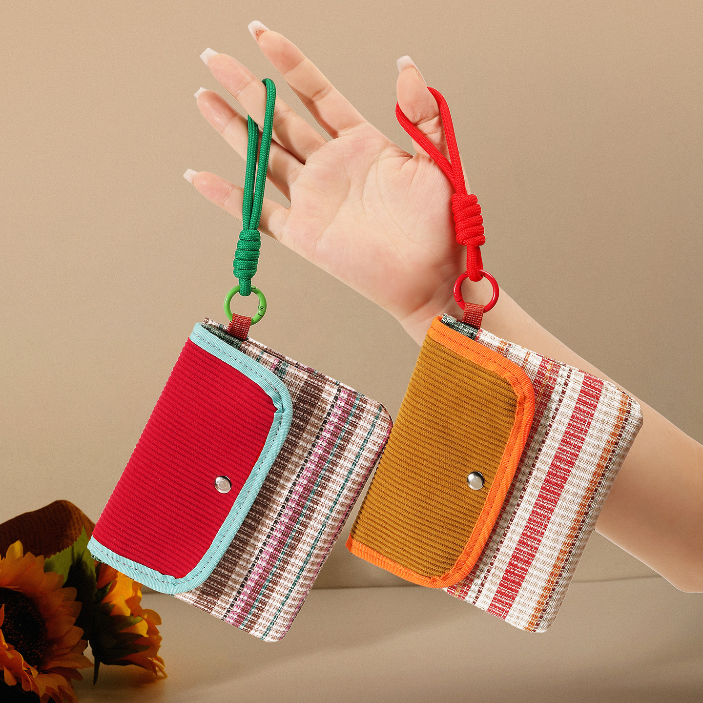 高颜值零钱包女随身便携多层卡包可挂卫生巾收纳包迷你分区化妆包