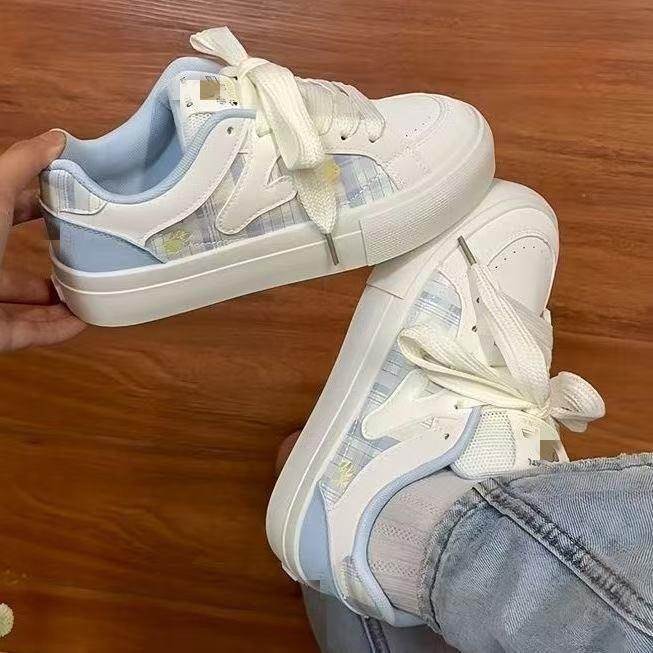 2025年秋季时尚新款百搭小个子轻奢拼色系带骨头大头外穿休闲板鞋