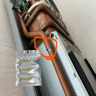 燃气热水器铜管漏水焊接胶水挂壁炉燃烧室水箱生锈了漏水补漏铁管