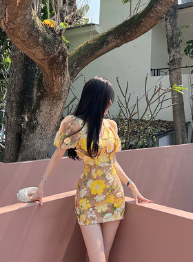 熊熊屋【人间花神】明艳大方立体绣花修身包臀V领泡泡袖连衣裙女