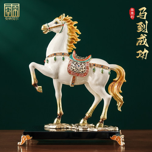 珐琅彩工艺马到成功跃马摆件