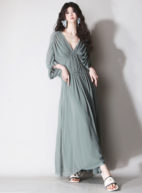 C21温柔雾霾绿莫兰迪高级感褶皱V领飘逸垂感宽松复古欧美风连衣裙
