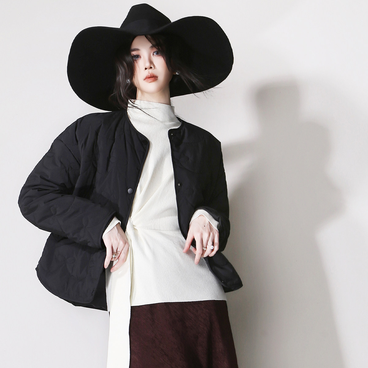 E27刺绣是蝴蝶结 精致细节点缀欧美风宽松显瘦圆领绗缝夹棉外套,女装/女士精品,短外套,淘宝优惠券,粉丝福利购,淘宝优惠卷