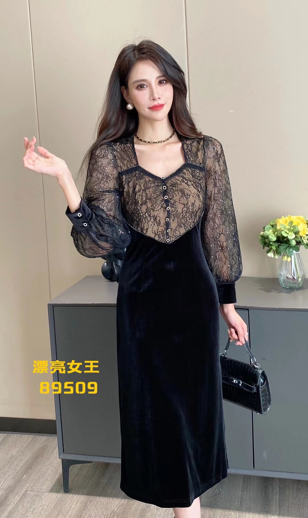 亮片蕾丝拼接金丝绒连衣裙