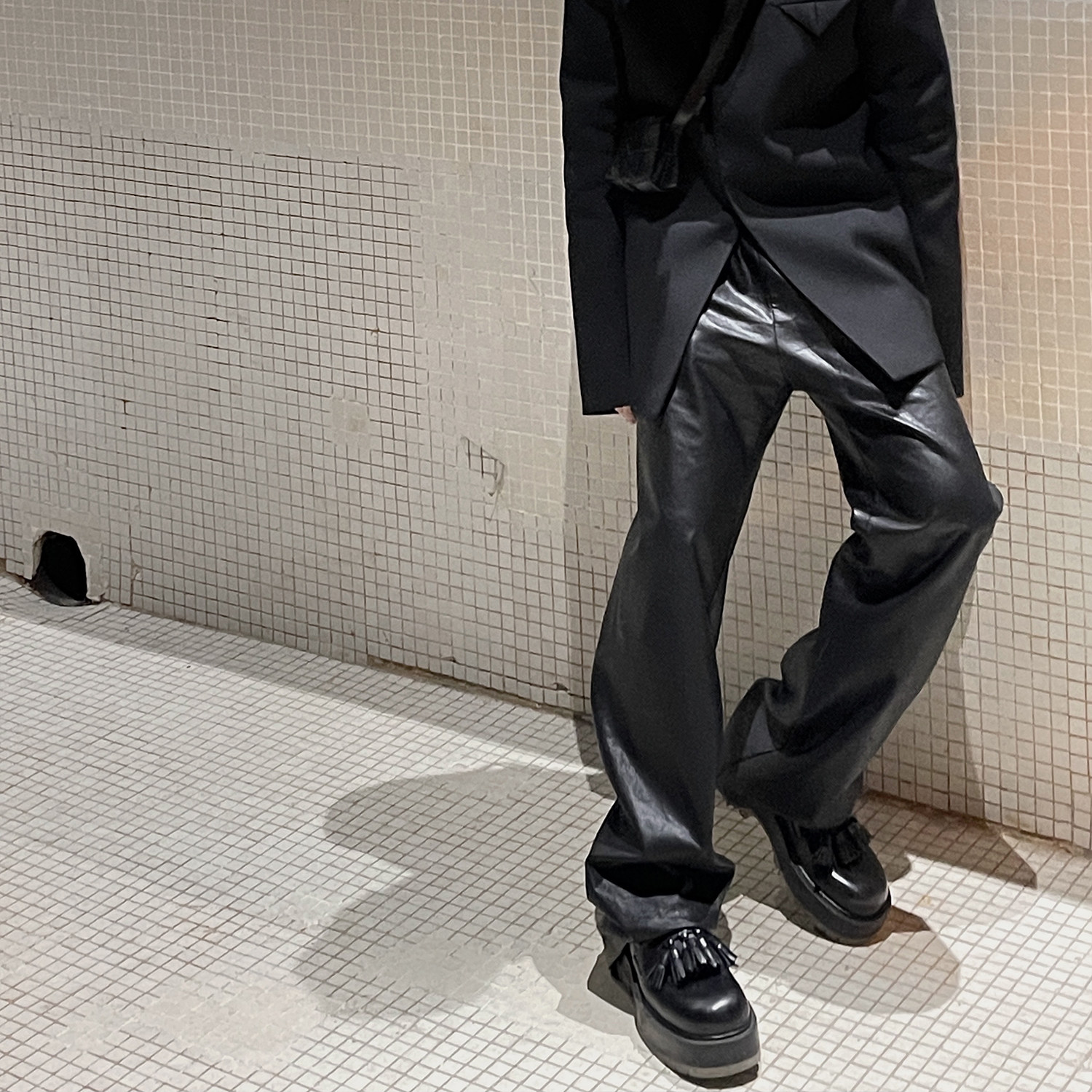 MITOPUB BABESOCHILL ZIP 블랙 미니멀 드레이프 코팅 남성용 및 여성용 스트레이트 가죽 팬츠