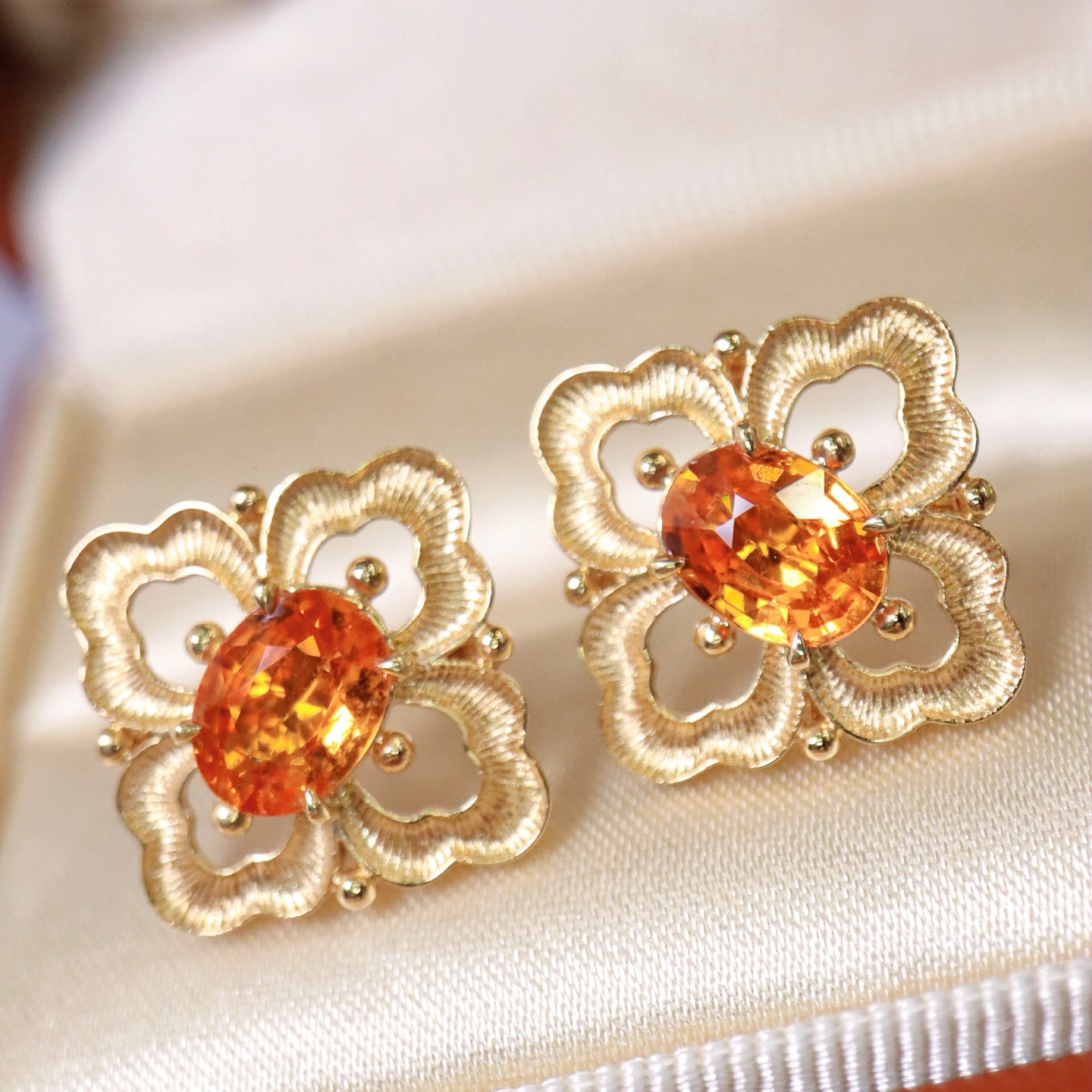 宝创集18K黄金镶嵌约2.68克拉天然芬达石花朵造型耳钉高级精致感