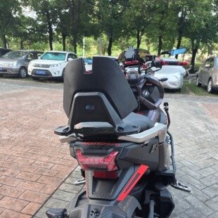 适用三阳哈士奇ADV150改装后靠背 HUSKT ADV改装升级无损安装腰靠