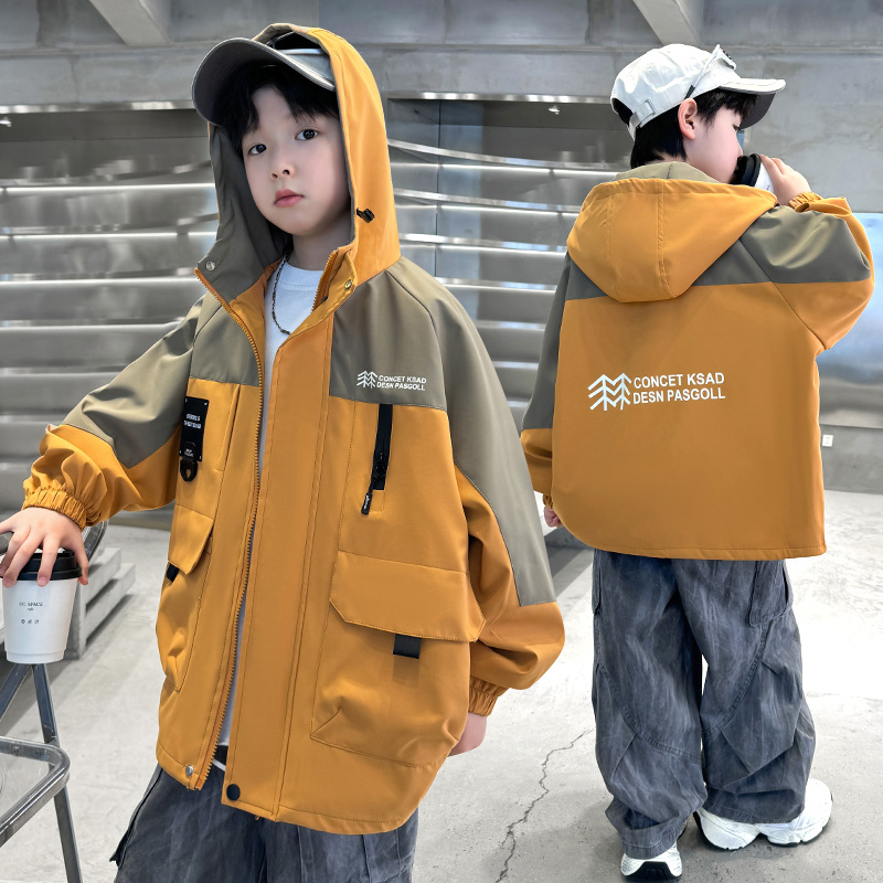 男童外套春秋款连帽冲锋衣工装