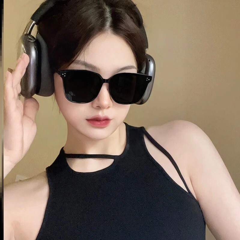 墨镜女款2025新款感显脸小开车专用大框海边拍照太阳眼镜