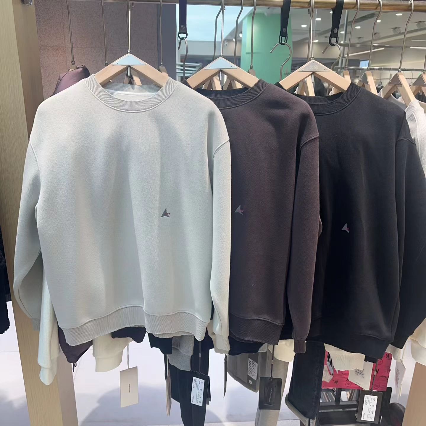 2025冬季新款时尚百搭纯色男士加绒运动卫衣潮流韩版青年打底衫