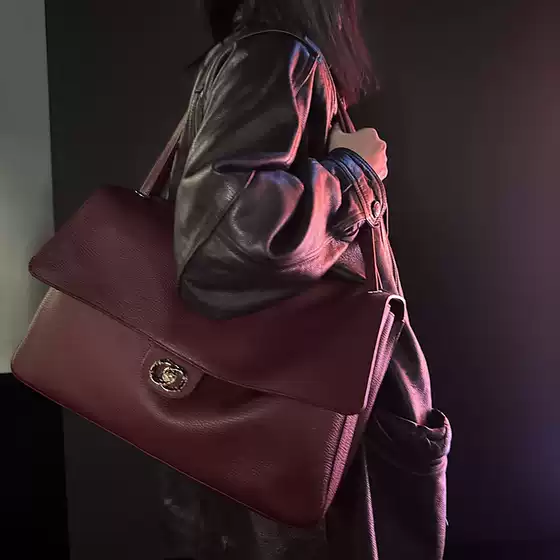 2026 Spring/Summer New Old Money Style Soft Tote Bag for Women, Large Capacity Commuter Fashion Simple Shoulder Bag with a High-End Feel