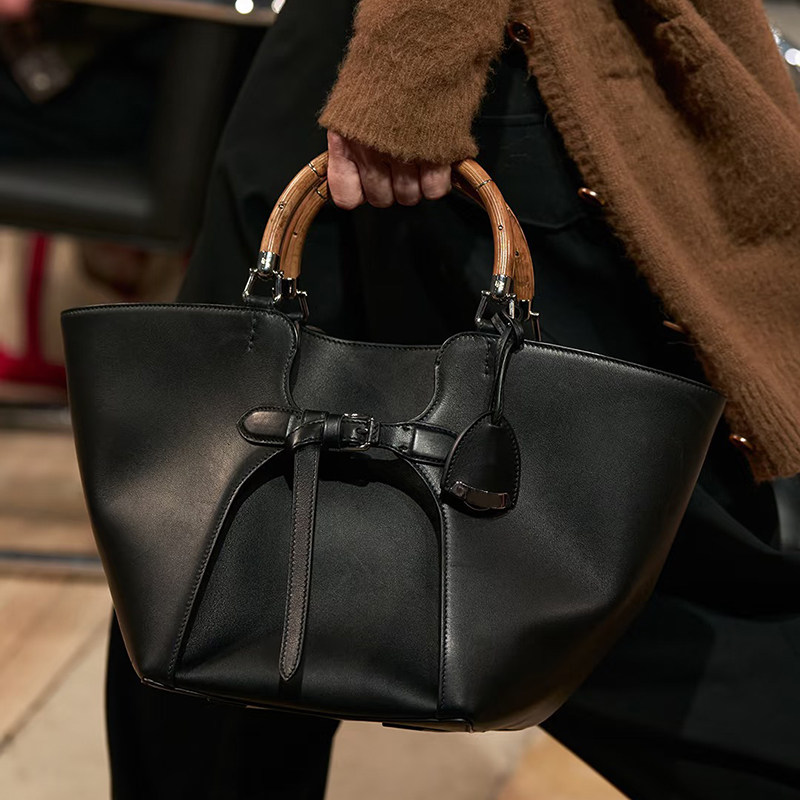 2026新款女包皮带扣蝴蝶结大容量百搭通勤手提包竹节手柄托特包包