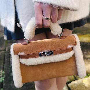 ins网红同款休闲百搭磨砂麂皮绒翻毛皮毛毛女包凯莉包小包斜挎包