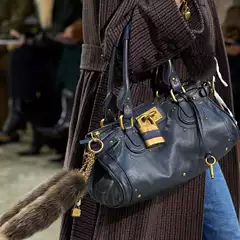 ins Internet Celebrity Blogger Millennial Hot Girl Retro Distressed Lock Bag Handbag Crossbody Bag 2025 Autumn and Winter New Women's Bag