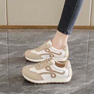 超火阿甘鞋女2026新爆款防滑轻便运动鞋春季休闲软底不累脚女鞋子