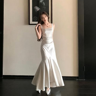 白色缎面吊带礼服女夏季鱼尾订婚宴会学生日毕业连衣裙伴娘服长款