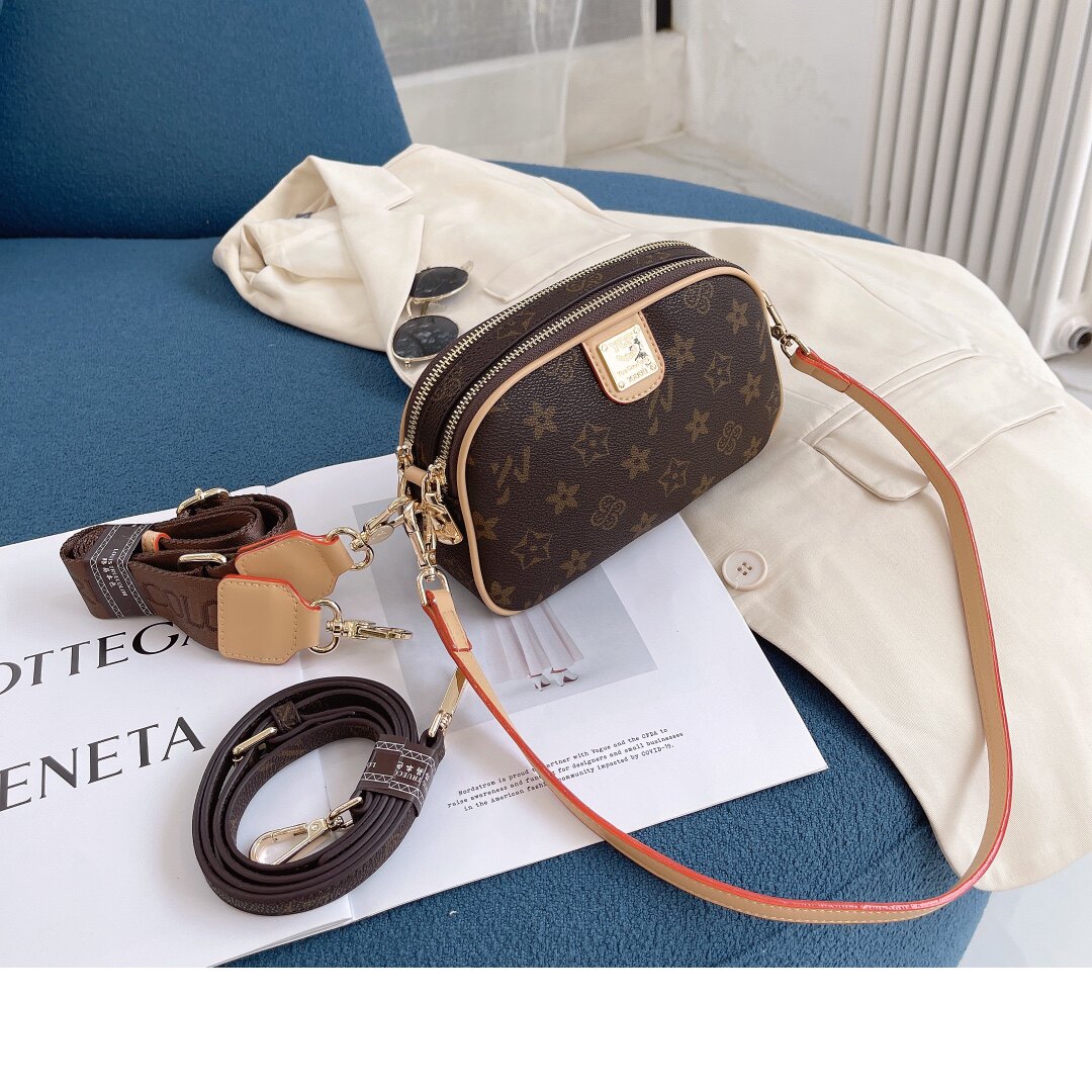 小红书推荐女包2025新款时尚百搭相机包高级质感多隔层小方包腋下