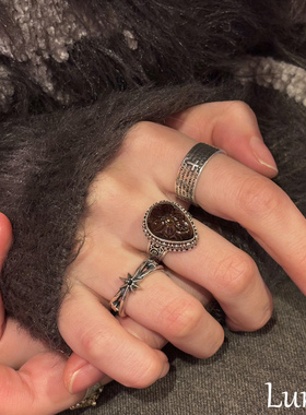 复古旧做冷淡风宽面字母星芒戒指