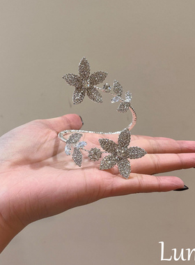 S925纯银清冷感银色花朵缠绕手镯