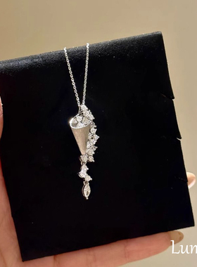 S925银璀璨星河拉丝沙漏锆石项链