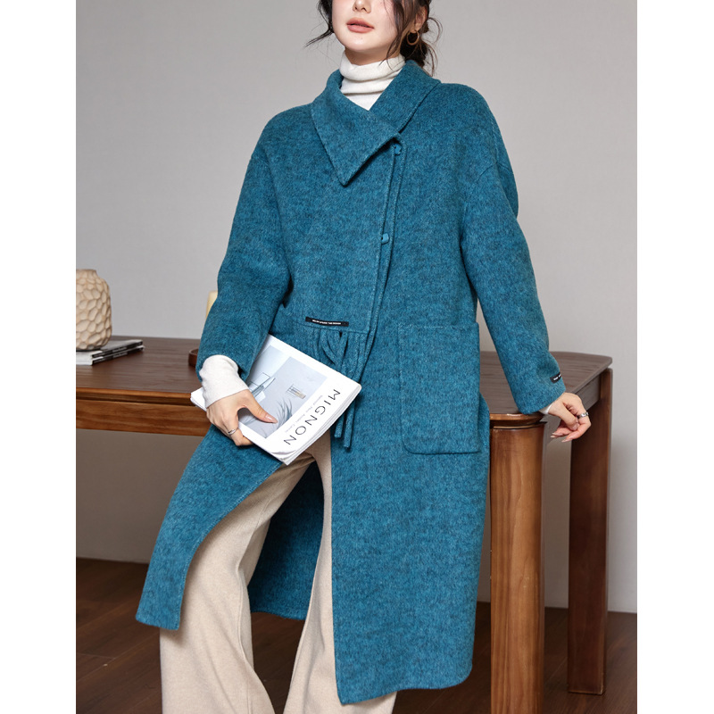 芳法拉2025新款冬季感围巾羊绒大衣女翻领大口袋长款呢子外套