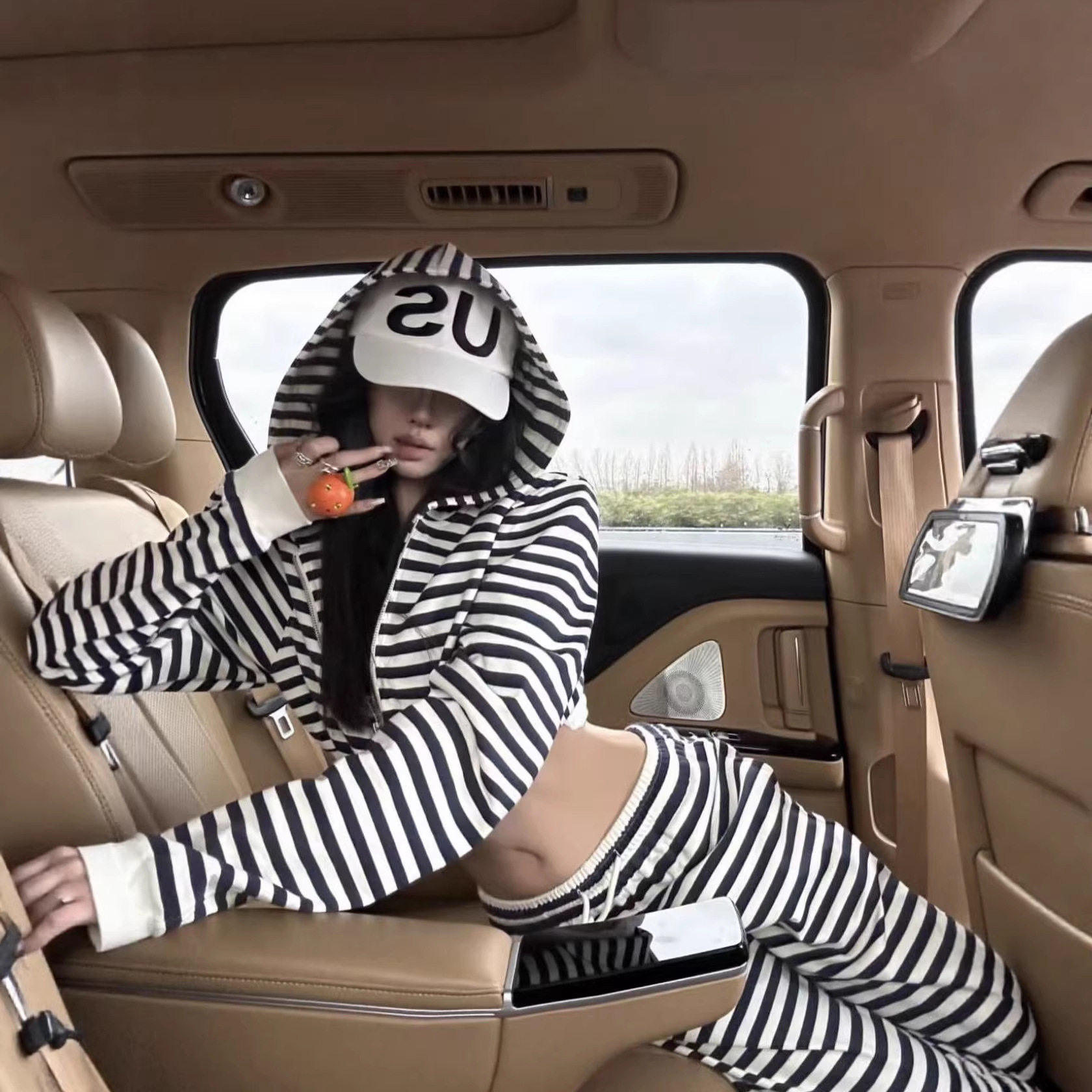 美式街头风黑白条纹运动套装短款露脐连帽衫垂坠感阔腿裤两件套