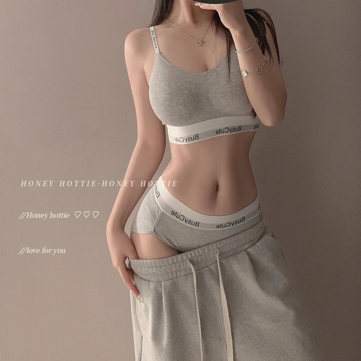 新款纯欲运动风内衣女无钢圈小胸聚拢防下垂舒适薄款透气文胸套装图片