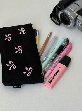 Mazzzzy韩国代购 蝴蝶结刺绣收纳笔袋女生文具收纳袋高颜值ins风