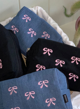 Mazzzzy韩国代购 蝴蝶结刺绣收纳包护肤品牛仔帆布化妆包出行便携