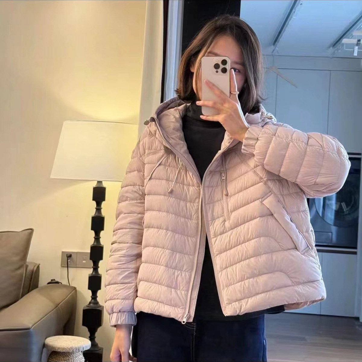 高品质轻薄羽绒服女短款冬季时尚