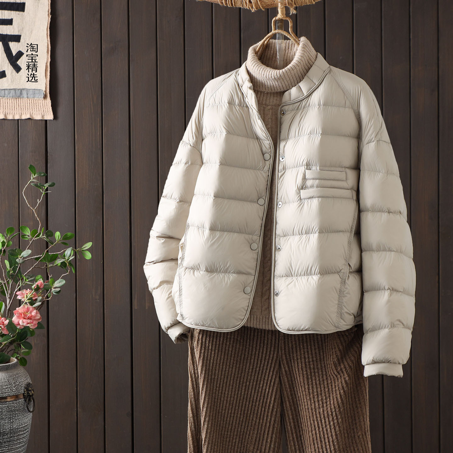 时尚轻薄圆领90白鸭绒羽绒服短款