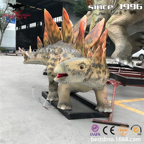 仿真恐龙剑龙一家机械模型可动可发声景区游乐园引流打卡产品