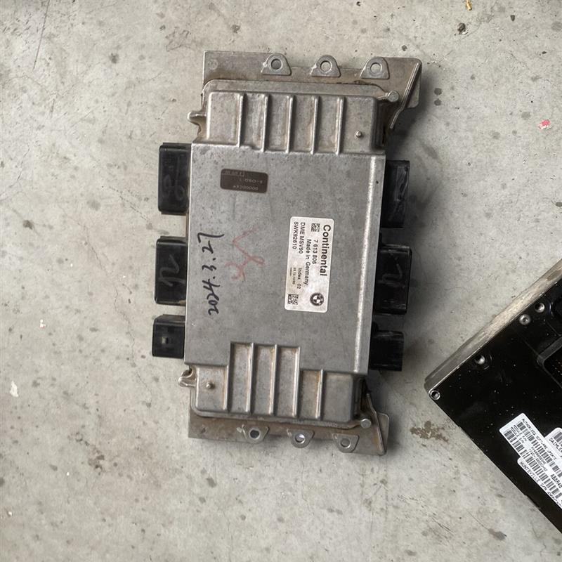 适用于宝马523 525 530 730 740 N52 F18 F02 MSV90发动机电脑板