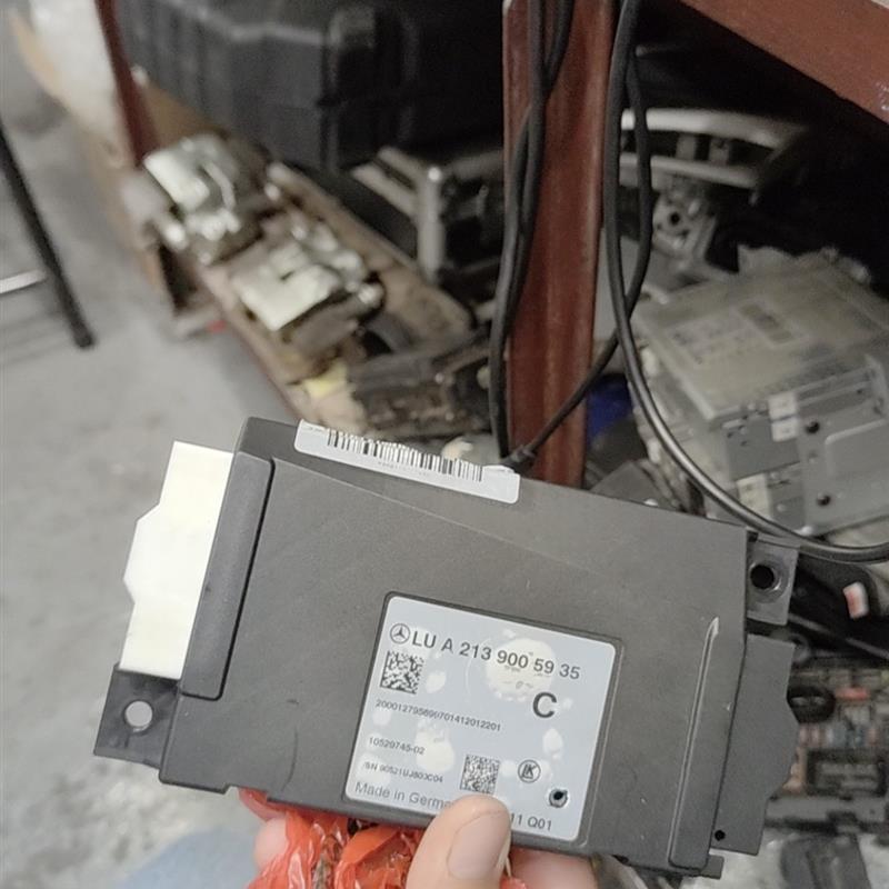 适用奔驰点火模块C级E级启动电脑E260c200GLC300W213w205锁防盗18