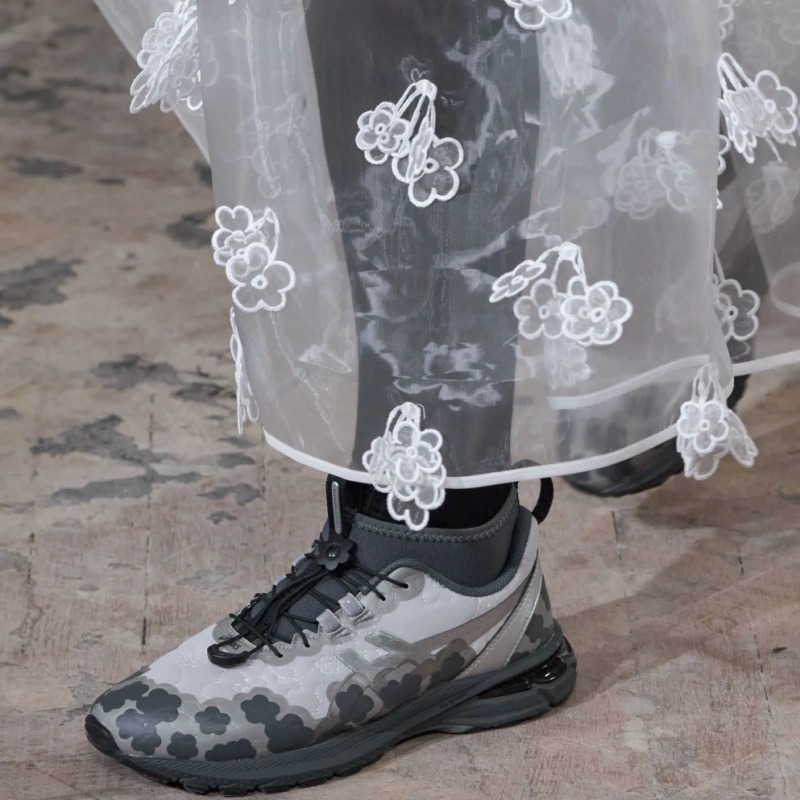 Cecilie Bahnsen x ASICS亚瑟士联名花卉印花女子一脚蹬复古跑鞋