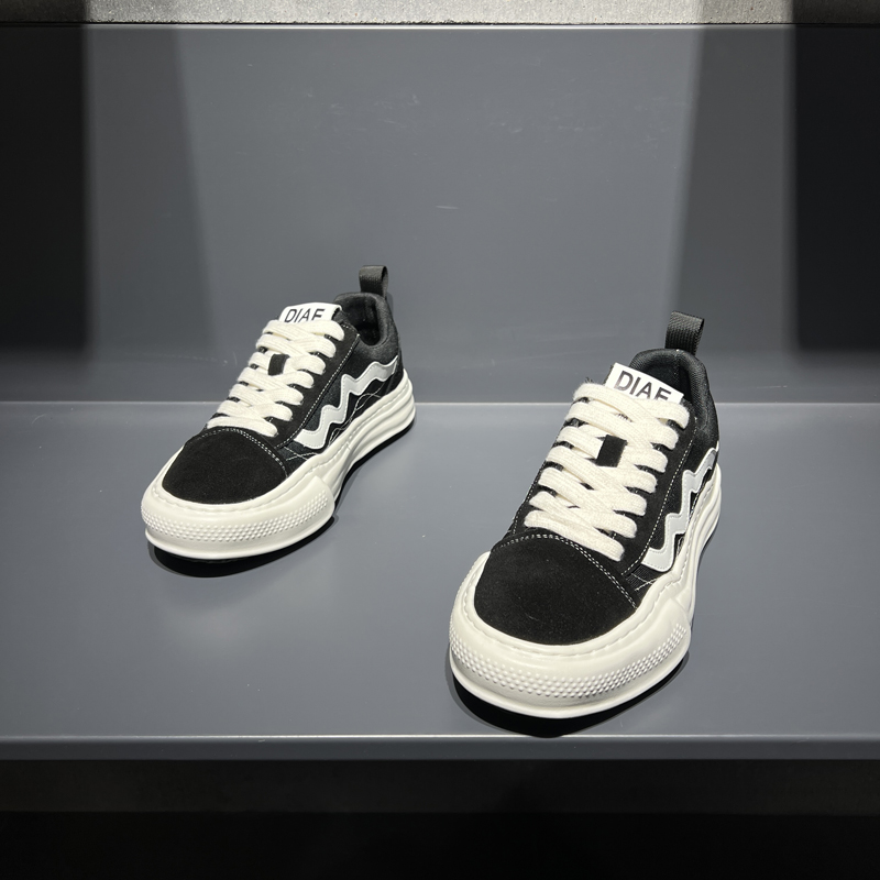 溶解底黑色系带板鞋2025春夏新款低帮增高厚底潮流百搭韩版男鞋子