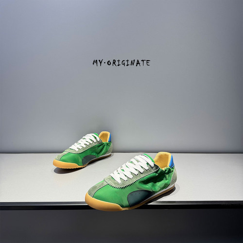 2025新款时尚拼色平底德训鞋