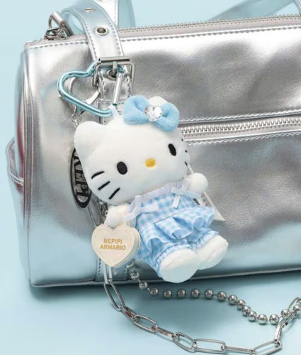 部分现货7月日本三丽鸥小羊系列三丽鸥hellokitty联名me%系列挂件