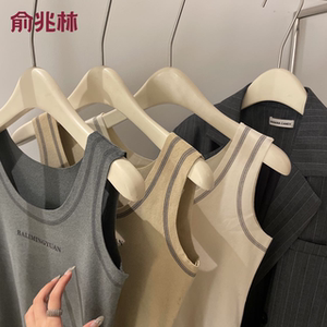 俞兆林字母印花修身时尚保暖背心轻盈高弹力无束缚防寒内搭吊带